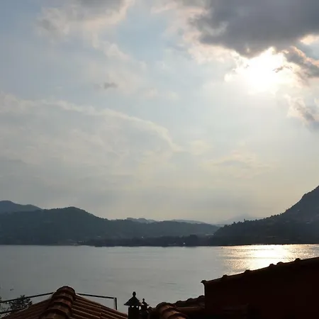 דירה In Front Of Lake Como